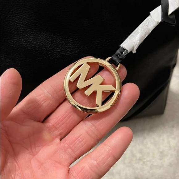 NWT Michael Kors Nicole Medium Pebbled Leather Shoulder Bag In Black Color - Picture 7 of 12